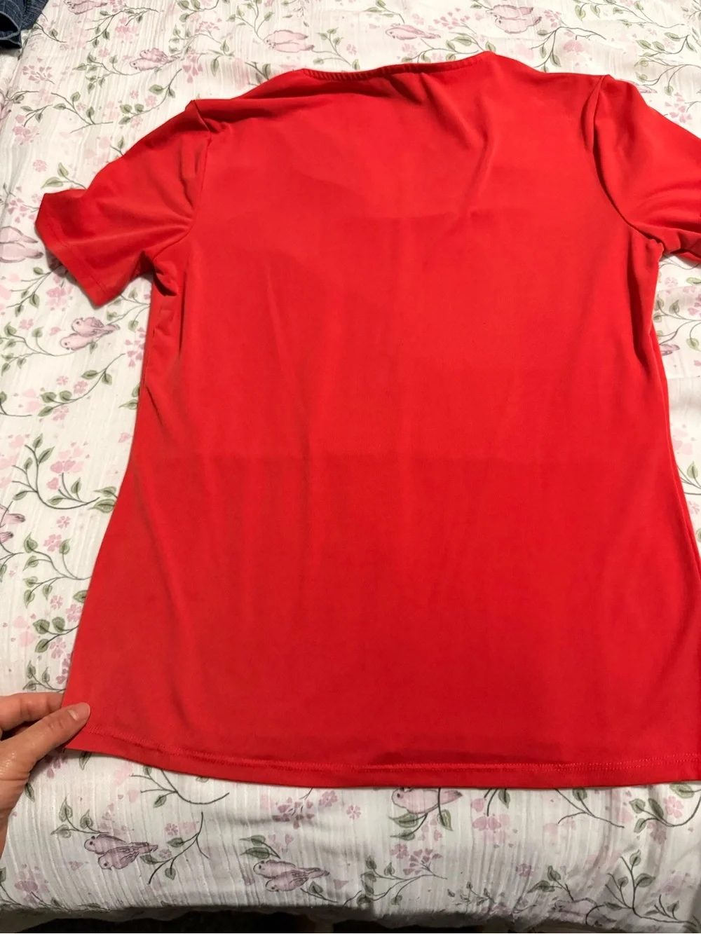 Carmen Marc Valvo Bright Red Short-Sleeve Notch-Neck Tee - Picture 3 of 3